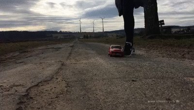 Sneaker-girl Jess Crushing Rc Porsche