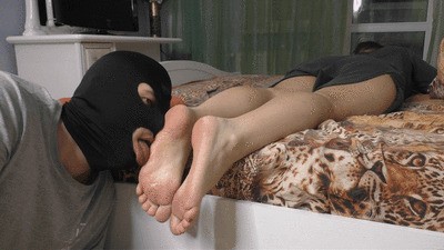 Grace – Asleep After A Hard Day – Feet Slurping And Massage